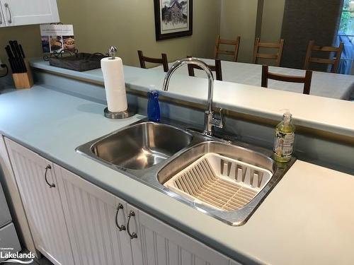 21-146 Settlers Way, The Blue Mountains, ON - Indoor Photo Showing Kitchen With Double Sink