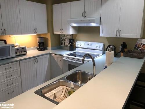 21-146 Settlers Way, The Blue Mountains, ON - Indoor Photo Showing Kitchen With Double Sink