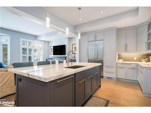 16 Wheelhouse Crescent, Collingwood, ON - Indoor Photo Showing Kitchen With Upgraded Kitchen