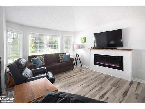 115 Niagara Street, Collingwood, ON - Indoor Photo Showing Living Room With Fireplace