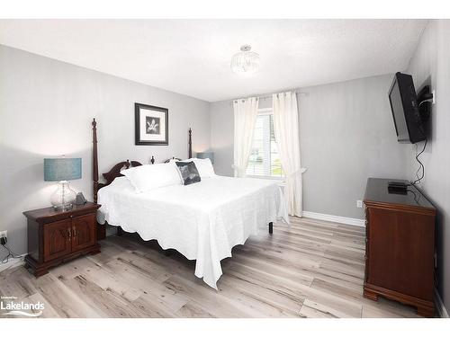 115 Niagara Street, Collingwood, ON - Indoor Photo Showing Bedroom