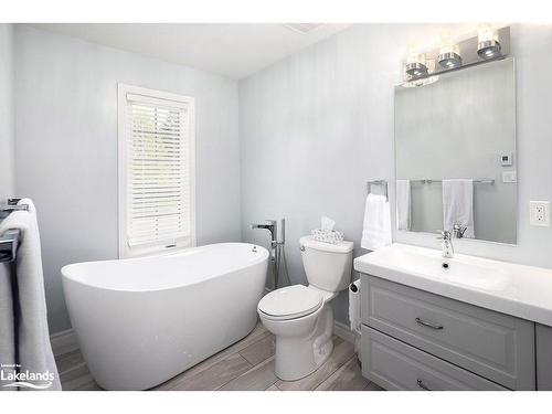 115 Niagara Street, Collingwood, ON - Indoor Photo Showing Bathroom