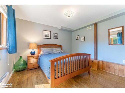 247 Wapaska Crescent, Gravenhurst, ON - Indoor Photo Showing Bedroom
