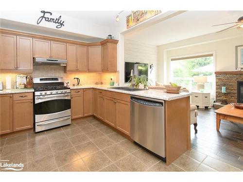 310 Holden Street, Collingwood, ON - Indoor Photo Showing Kitchen