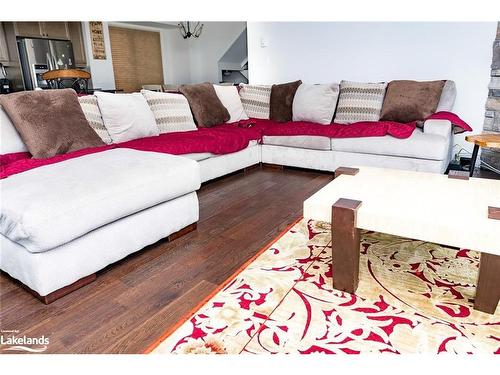 107 Snow Apple Crescent, The Blue Mountains, ON - Indoor Photo Showing Living Room