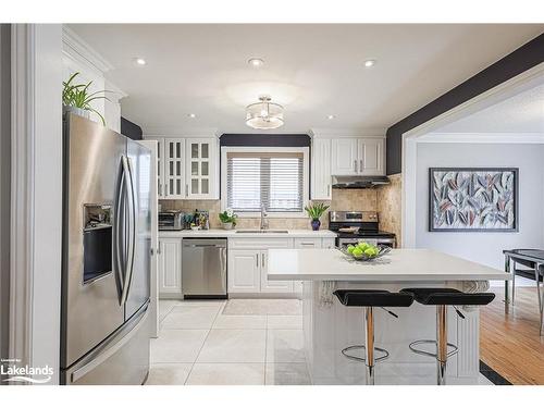 1765 Pickmere Court, Mississauga, ON - Indoor Photo Showing Kitchen With Upgraded Kitchen