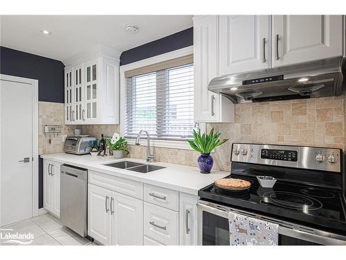 1765 Pickmere Court, Mississauga, ON - Indoor Photo Showing Kitchen With Double Sink