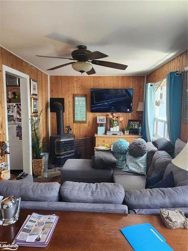 48 Tiny Beaches Road N, Tiny, ON - Indoor Photo Showing Living Room