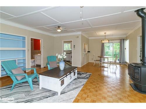 258 Hunters Bay Drive, Huntsville, ON - Indoor Photo Showing Living Room