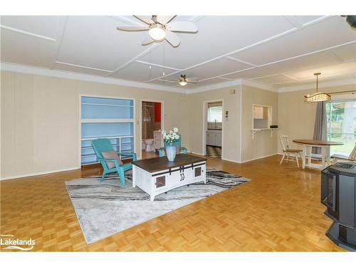 258 Hunters Bay Drive, Huntsville, ON - Indoor Photo Showing Living Room