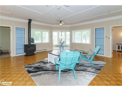258 Hunters Bay Drive, Huntsville, ON - Indoor Photo Showing Living Room