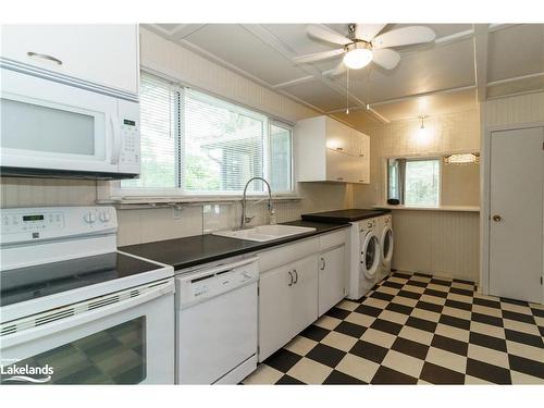 258 Hunters Bay Drive, Huntsville, ON - Indoor Photo Showing Kitchen
