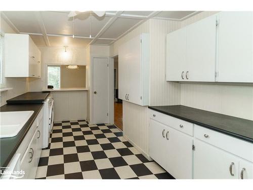 258 Hunters Bay Drive, Huntsville, ON - Indoor Photo Showing Kitchen