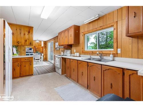 1488 South Waseosa Lake Road, Huntsville, ON - Indoor Photo Showing Kitchen With Double Sink