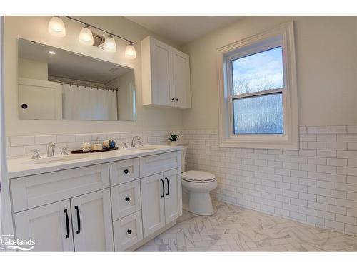 236 Elizabeth Street, Guelph, ON - Indoor Photo Showing Bathroom