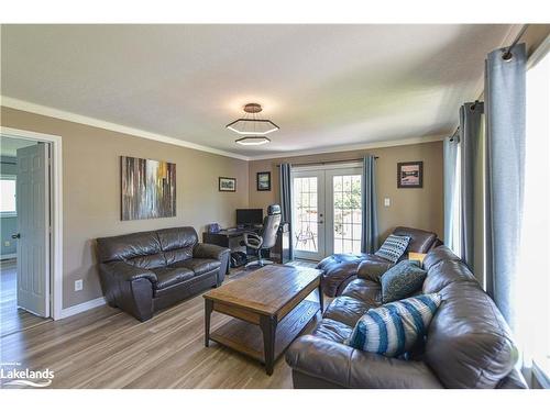 18 Lankin Avenue, Bracebridge, ON - Indoor Photo Showing Living Room
