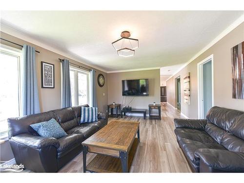 18 Lankin Avenue, Bracebridge, ON - Indoor Photo Showing Living Room