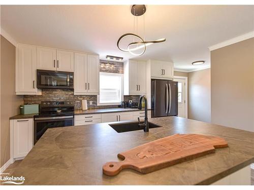 18 Lankin Avenue, Bracebridge, ON - Indoor Photo Showing Kitchen