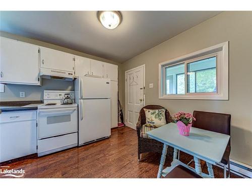 393 Second Street, Collingwood, ON - Indoor Photo Showing Kitchen