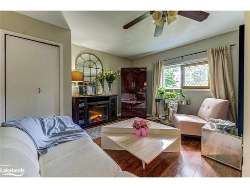 393 Second Street, Collingwood, ON - Indoor Photo Showing Bedroom