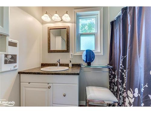 393 Second Street, Collingwood, ON - Indoor Photo Showing Bathroom