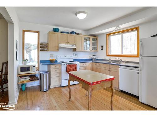 1888 Falkenburg Road, Muskoka Lakes, ON - Indoor Photo Showing Kitchen With Double Sink