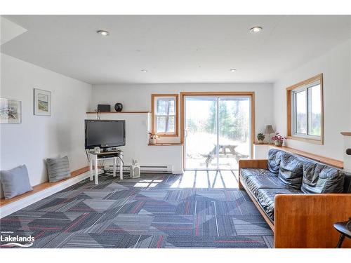 1888 Falkenburg Road, Muskoka Lakes, ON - Indoor Photo Showing Living Room