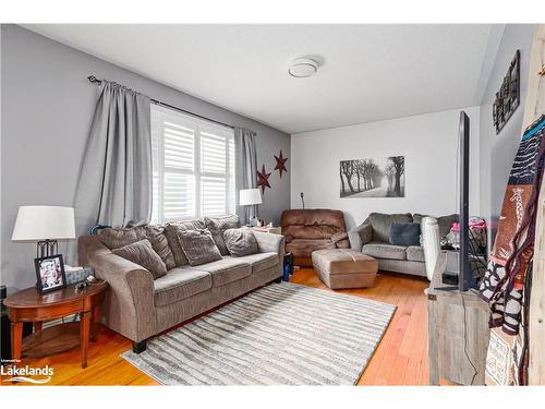 20 Grand Poplar Lane, Wasaga Beach, ON - Indoor Photo Showing Living Room