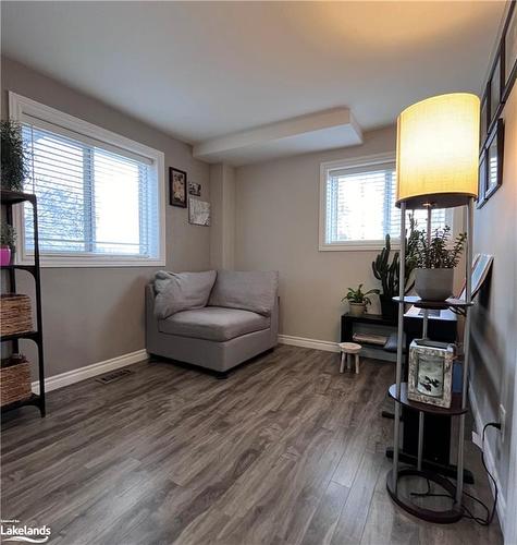 21-891 River Road W, Wasaga Beach, ON - Indoor Photo Showing Living Room