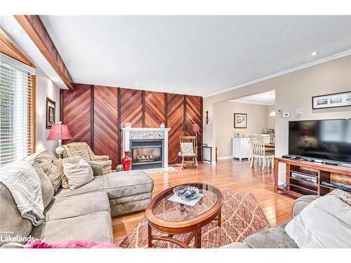 239 Oxbow Park Drive, Wasaga Beach, ON - Indoor Photo Showing Living Room