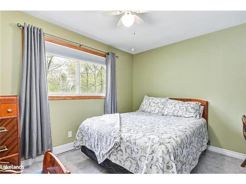 239 Oxbow Park Drive, Wasaga Beach, ON - Indoor Photo Showing Bedroom