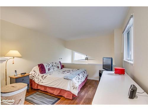 13 Trafalgar Road, Collingwood, ON - Indoor Photo Showing Bedroom