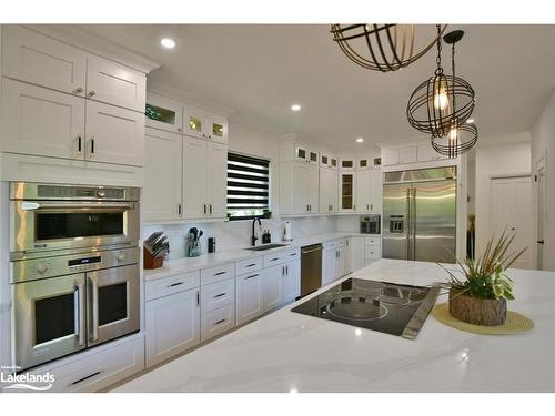 183 Woodland Drive, Wasaga Beach, ON - Indoor Photo Showing Kitchen