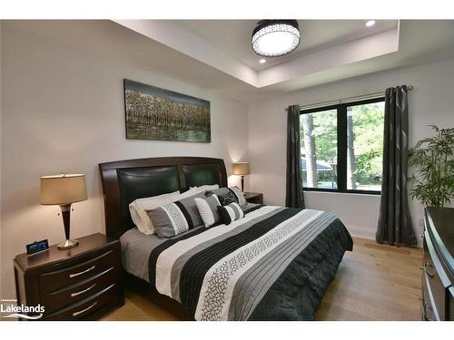 183 Woodland Drive, Wasaga Beach, ON - Indoor Photo Showing Bedroom