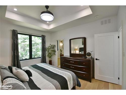 183 Woodland Drive, Wasaga Beach, ON - Indoor Photo Showing Bedroom