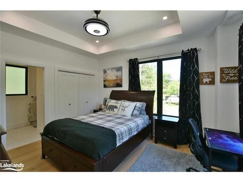 183 Woodland Drive, Wasaga Beach, ON - Indoor Photo Showing Bedroom