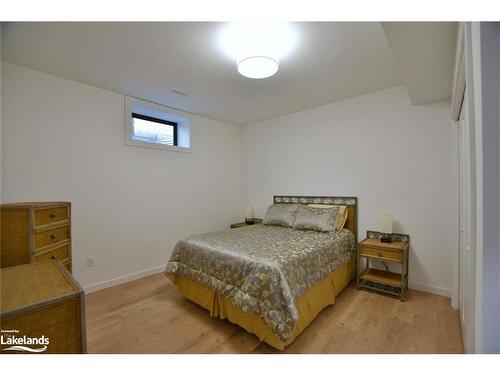 183 Woodland Drive, Wasaga Beach, ON - Indoor Photo Showing Bedroom