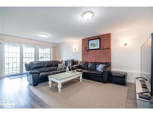 216 Robins Point Road, Victoria Harbour, ON - Indoor Photo Showing Living Room