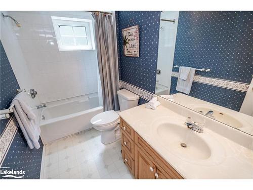 216 Robins Point Road, Victoria Harbour, ON - Indoor Photo Showing Bathroom