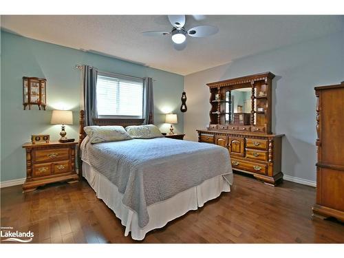 187 Dyer Drive, Wasaga Beach, ON - Indoor Photo Showing Bedroom