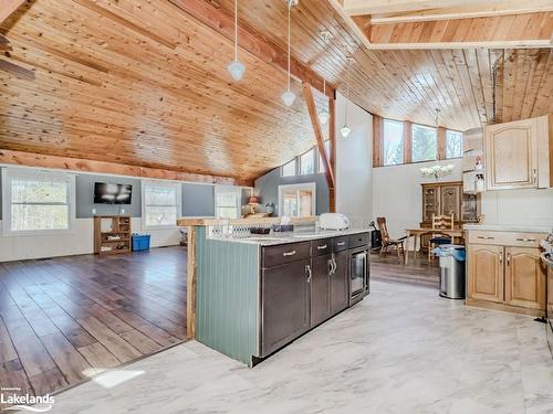 1267 Silver Lake Road, Gravenhurst, ON - Indoor Photo Showing Kitchen