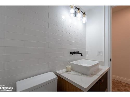 37 Wellington Street E, Creemore, ON - Indoor Photo Showing Bathroom
