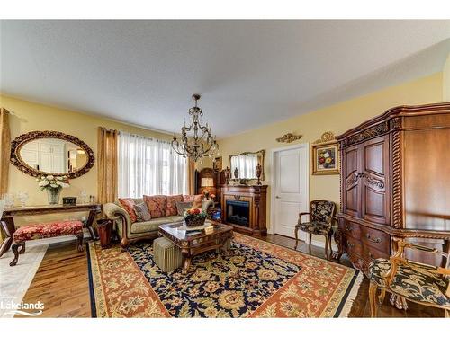 42 Cristiano Avenue, Wasaga Beach, ON - Indoor Photo Showing Living Room