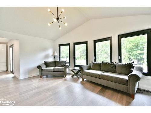 26 Glen Cedar Drive, Tiny, ON - Indoor Photo Showing Living Room