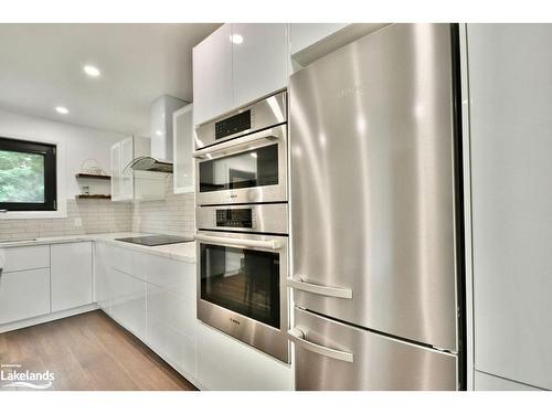 26 Glen Cedar Drive, Tiny, ON - Indoor Photo Showing Kitchen With Upgraded Kitchen