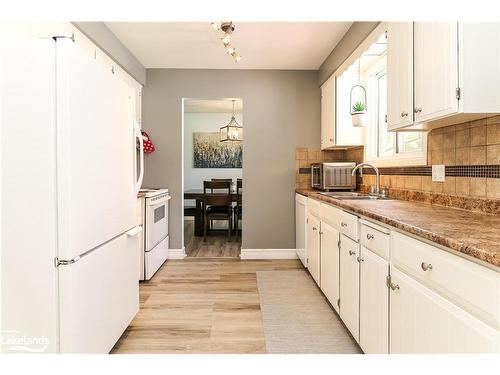 1007 Glen Mhor Crescent, Midland, ON - Indoor Photo Showing Kitchen