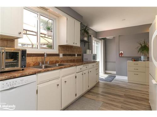 1007 Glen Mhor Crescent, Midland, ON - Indoor Photo Showing Kitchen With Double Sink