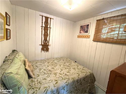 11001 Crane Lake Drive S, Dorset, ON - Indoor Photo Showing Bedroom