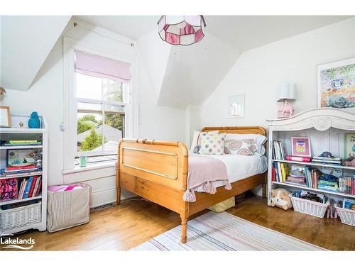 120 Maple Street, Collingwood, ON - Indoor Photo Showing Bedroom