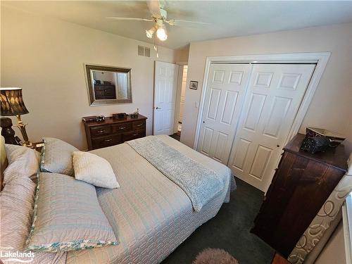 60 Pennsylvania Avenue, Wasaga Beach, ON - Indoor Photo Showing Bedroom